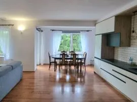 Apartament Riviera z widokiem na kanał Augustowski