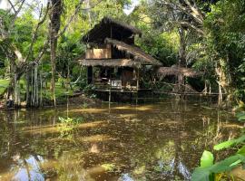 Jungle Cabin - Satorilodge，位于Puerto Nariño的酒店