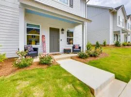 4 Mi to Auburn University Townhome with Fenced Yard