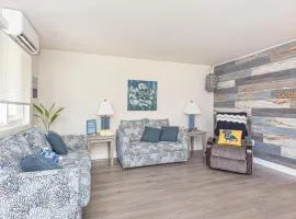 414 Lark Ln 2 bedrooms with pool