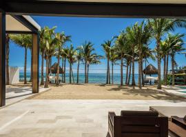 Beachfront & Private Villa in Tulum for 12 Guests，位于Balcheil的酒店