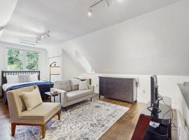 Horsefeathers Farm Studio，位于Tolo的酒店