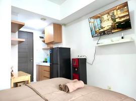 Apartemen amazana cozy, wifi, gym, pool，位于Cileduk 1的酒店