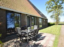 Apartment in Workum near IJsselmeer Beach，位于沃尔克姆的酒店