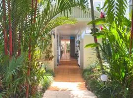 Port Douglas Apartments - Adults Only Oasis