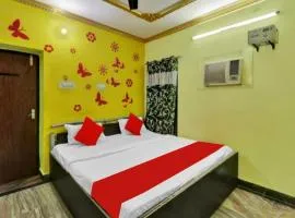 PREMIUM THE BEST HOTEL Near Railway Station - Wifi and Fully Air Conditioning Room - Prime Location - Room Service and Excellent Customer Service Awarded