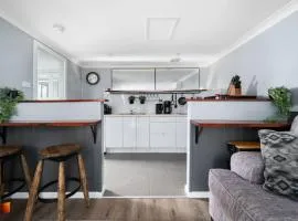 Neat & Tidy Studio with Firepit near Bathurst CBD
