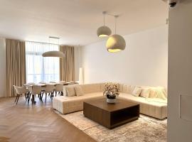 DIOM Luxe Hostel - Next to AUH & Yas Island，位于阿布扎比的酒店