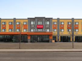 Ramada by Wyndham West Edmonton Hotel & Suites，位于埃德蒙顿的华美达酒店