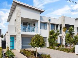 Parea on Cavendish - Luxe Beachside Living，位于West Beach的酒店