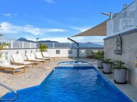 Easy Coastal Living in Cairns with Rooftop Pool