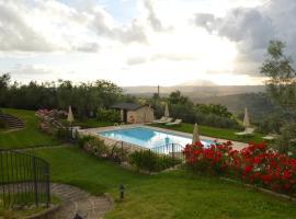 Villa Collebelvedere - Near Rome with Home Restaurant，位于法拉因萨比纳的酒店