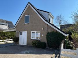 HÜBSCHES FERIENHAUS IN OUDDORP - fußläufig zum Strand und Zentrum，位于奥德多普的酒店