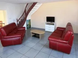 20 min Puy du F ou maison entiere 3 chambres 9 personnnes MAULEON