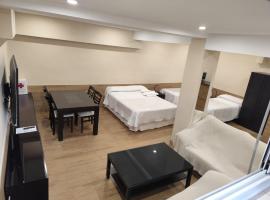 Montequinto apartamento 50m en Semisótano，位于两姐妹的酒店