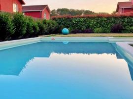 Casa con piscina Riosar Santiago，位于Amés的酒店