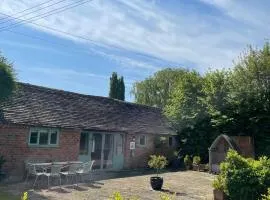 Worcester semi rural bungalow with off road parking