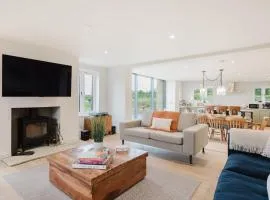 Mulberry Cottage - Stunning 5 Bed in Wiltshire!