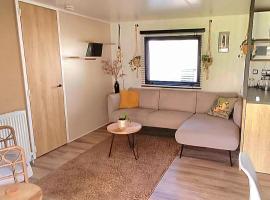 Chalet Cozy Cove te Lauwersoog,1-6 Pers, 3 Schlafzimmer, 2 Badezimmer, 55m2!，位于劳雷尔苏格的酒店