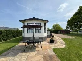 Field House Farm - Owl Lodge - countryside stay near York
