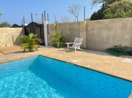 private room in Diani near the beach, Stay with host，位于Galu的酒店