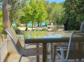 Maison à 2 pas de la plage avec vue mer，位于卢米奥的酒店