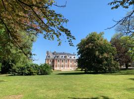 Ch&acirc;teau du Mont de Guny，位于Guny的带热水浴缸的酒店