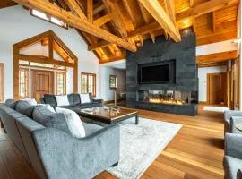 Grand Foret Villa Luxurious Chalet with Hot Tub and Outdoor Firepit
