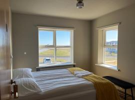 Guesthouse Hvammur by the Harbour，位于霍芬的酒店