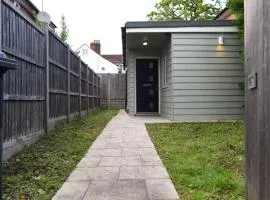 Peaceful detached home with private outdoor space