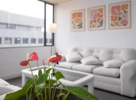 Frente al Swissotel, ideal para trabajo y estudios