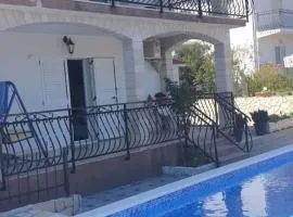 斯拉维卡特罗吉尔公寓