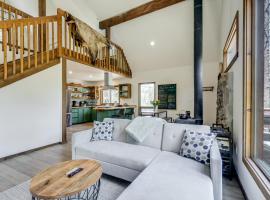 Steps to Crystal River Hideaway with Mountain Views，位于Marble的酒店