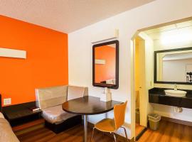 Economy Hotel Kansas City，位于蓝溪市的酒店