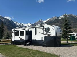 Fernie RV Resort，位于弗尼的酒店
