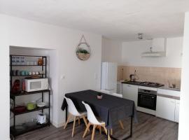 Appartement dans le centre historique - Montsalvy，位于Montsalvy的酒店