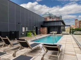 New Luxury Apt Downtown with Pool
