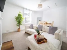 Larkhall Retreat- Village Centre, Parking, 4K TVs, 10mins To City Centre