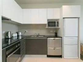 Water Views Apartment With Pool and Lake Access