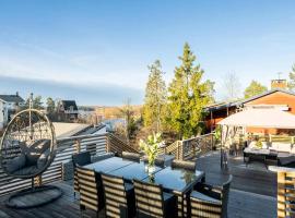 Modern villa close to beach，位于Trångsund的酒店