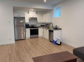 Basement suite -Langley Willoughby，位于兰利的酒店