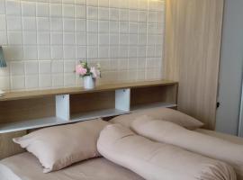Cozy Studio Skylounge Makassar Apartment，位于Manda的酒店