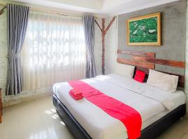 RedDoorz Plus at Ladang Asri Homestay Lampung，位于Geruntang的酒店