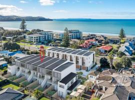 Modern Orewa Delight w Parking just Steps to Beach，位于奥雷瓦的酒店