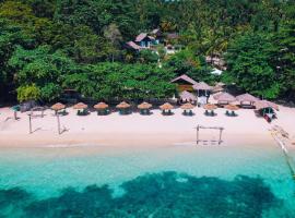 Casas Con Vistas Beach Resort，位于Pangubatan的带泳池的酒店