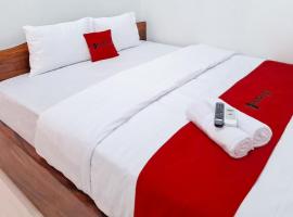RedDoorz Syariah Near Alun-Alun Kudus，位于Kudus的酒店