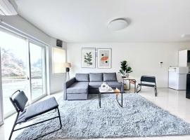 Modern designed property 15 mins from Kumamoto station by Restavio，位于大洲的酒店