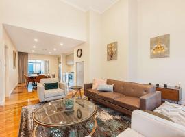 Luxury on the Esplanade，位于伊丘卡的酒店