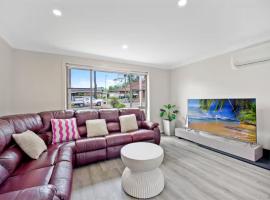 6 Bedroom 3 Bath 2 Levels House，位于Currans Hill的酒店