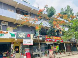 Hotel Golden Stays，位于班加罗尔的酒店